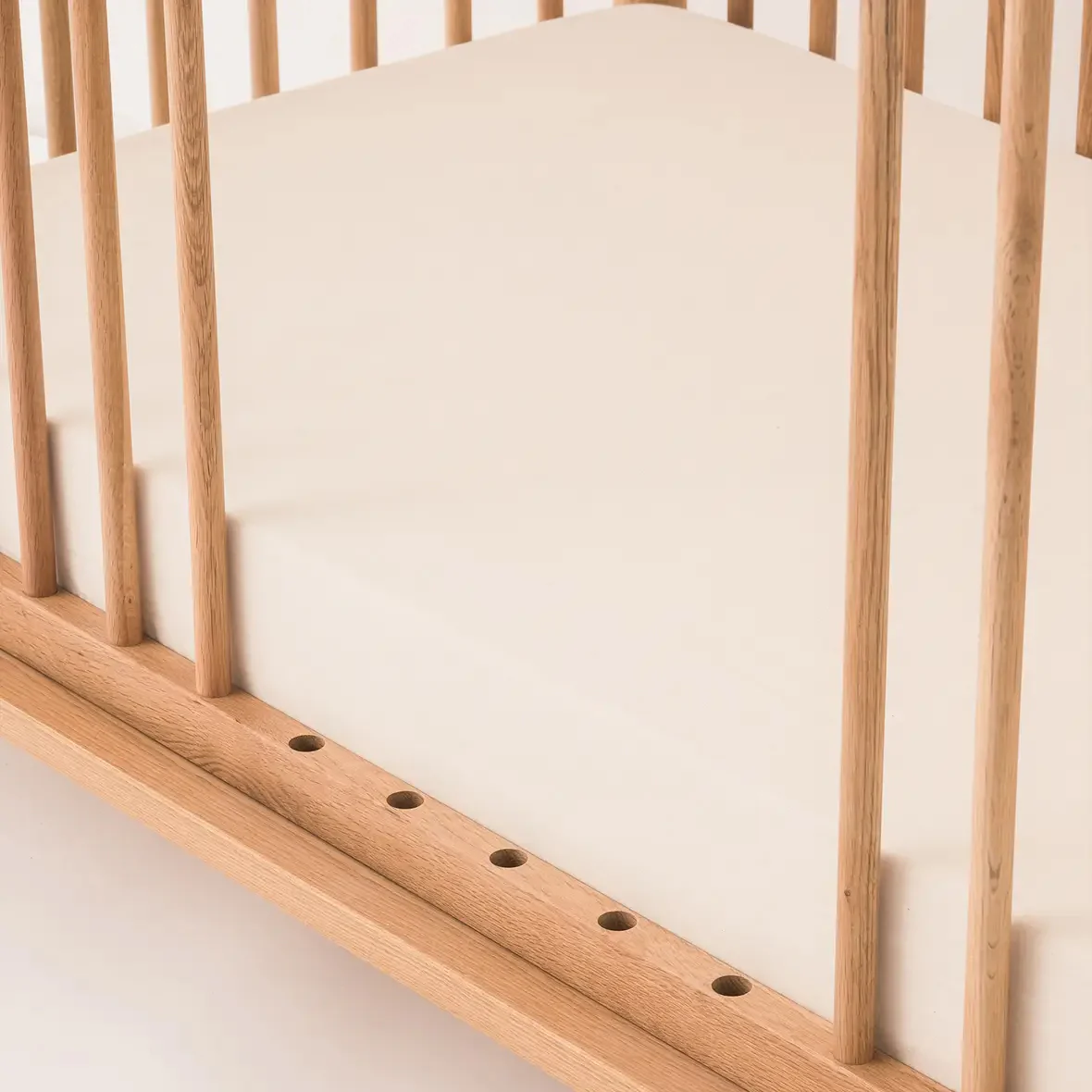Latitude Evolving Solid Oak Crib - Image 8