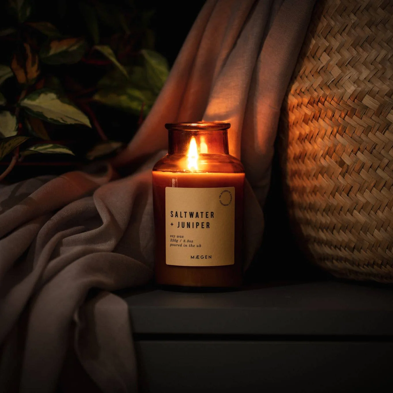 MÆGEN Alchemist Candle - Saltwater & Juniper: 250g - 8.8oz - Image 2