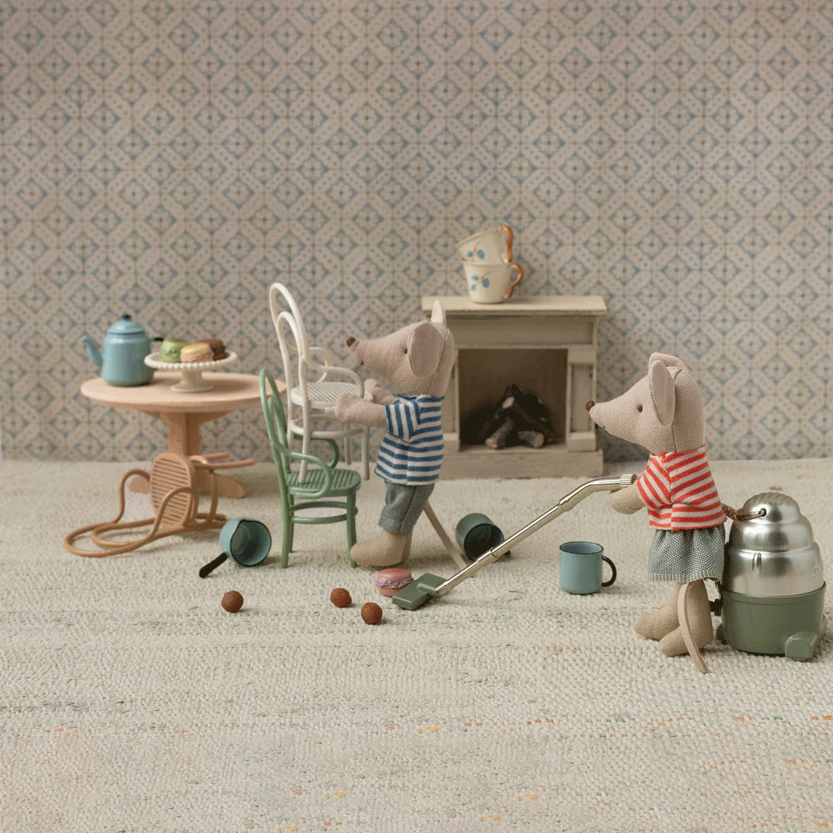 Maileg Vintage Chair Mouse - Dark Powder - Image 3