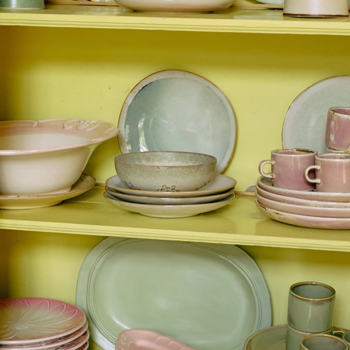 Pre -order 70s Ceramics: Berry Bowl Slush - Image 3