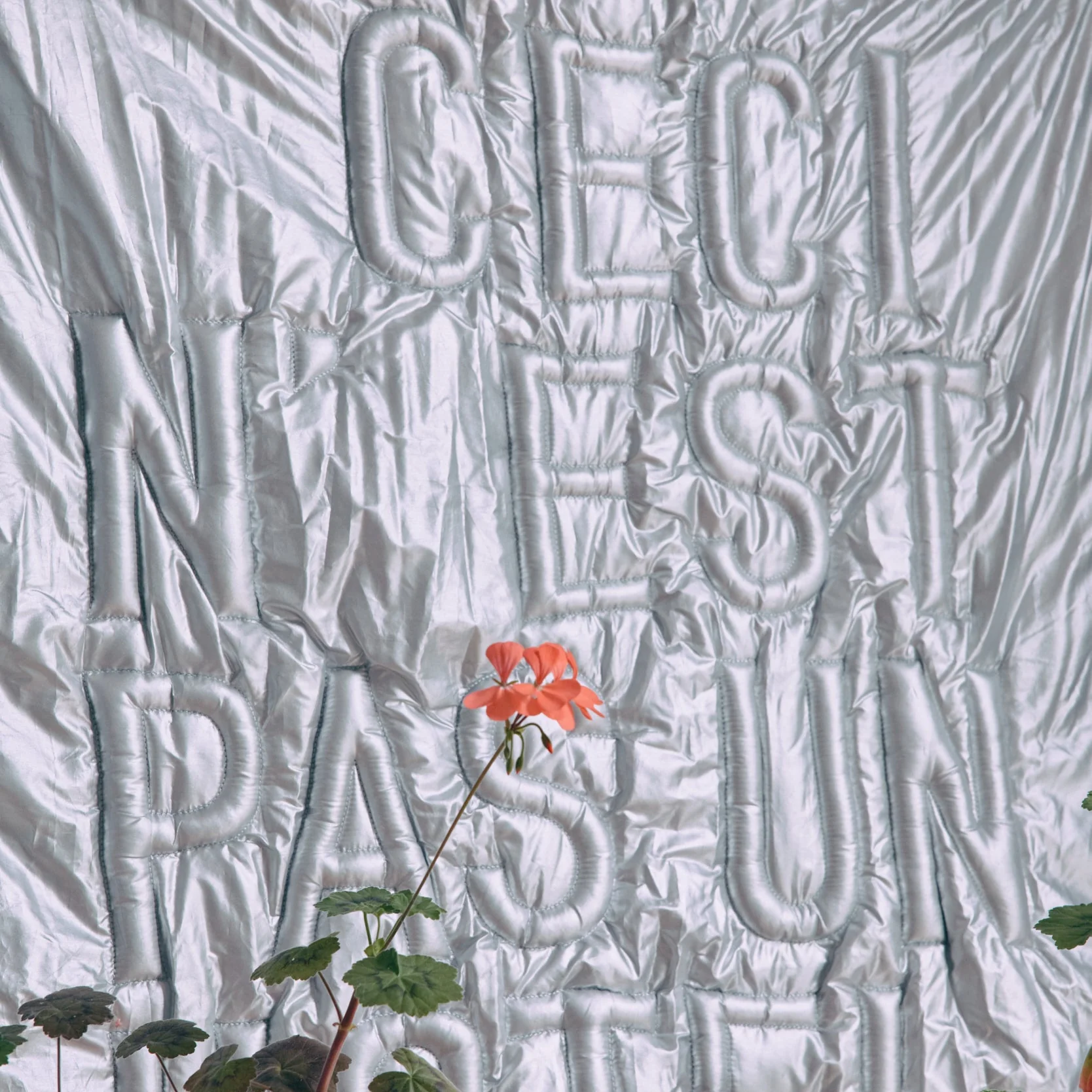 Pre-order Wall Art 'Ceci n'est pas un hôtel' - Image 3